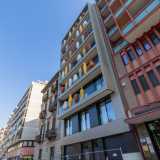 Non solo, lo stile �pop� del fabbricato si fonderebbe con le differenti costruzioni degli edifici adiacenti: a sinistra una palazzina di inizio �900 e a destra immobili residenziali degli anni �60-�70